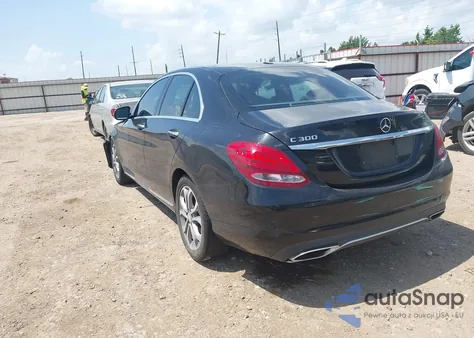 2017 Mercedes-Benz C 300 Luxury/Sport из США, поврежденный, VIN 55SWF4JB7HU191170